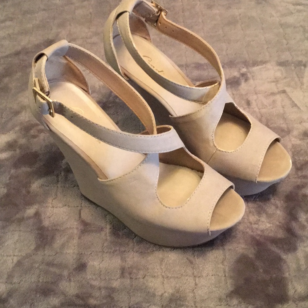 CUTE PLATFORM SANDALS